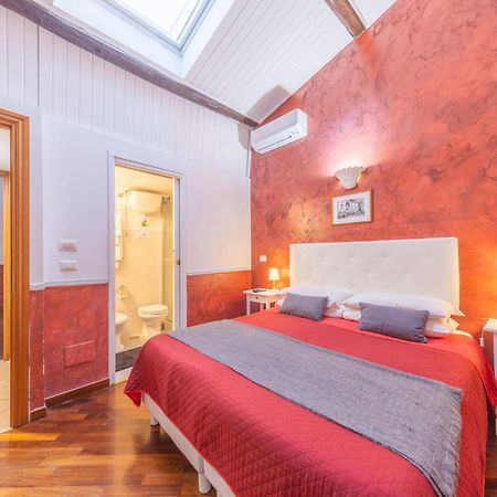 Room In Bb - Skylight Double Room In History House ローマ エクステリア 写真
