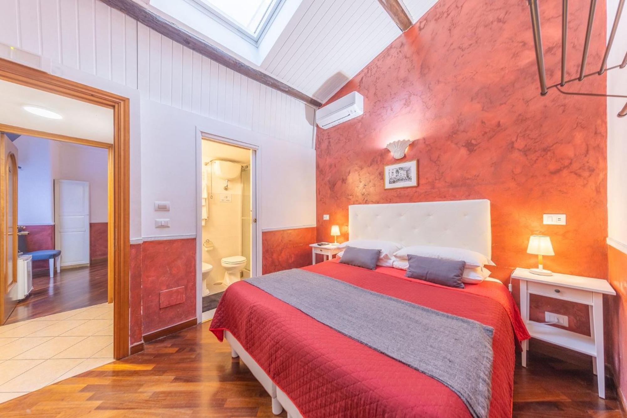 Room In Bb - Skylight Double Room In History House ローマ エクステリア 写真