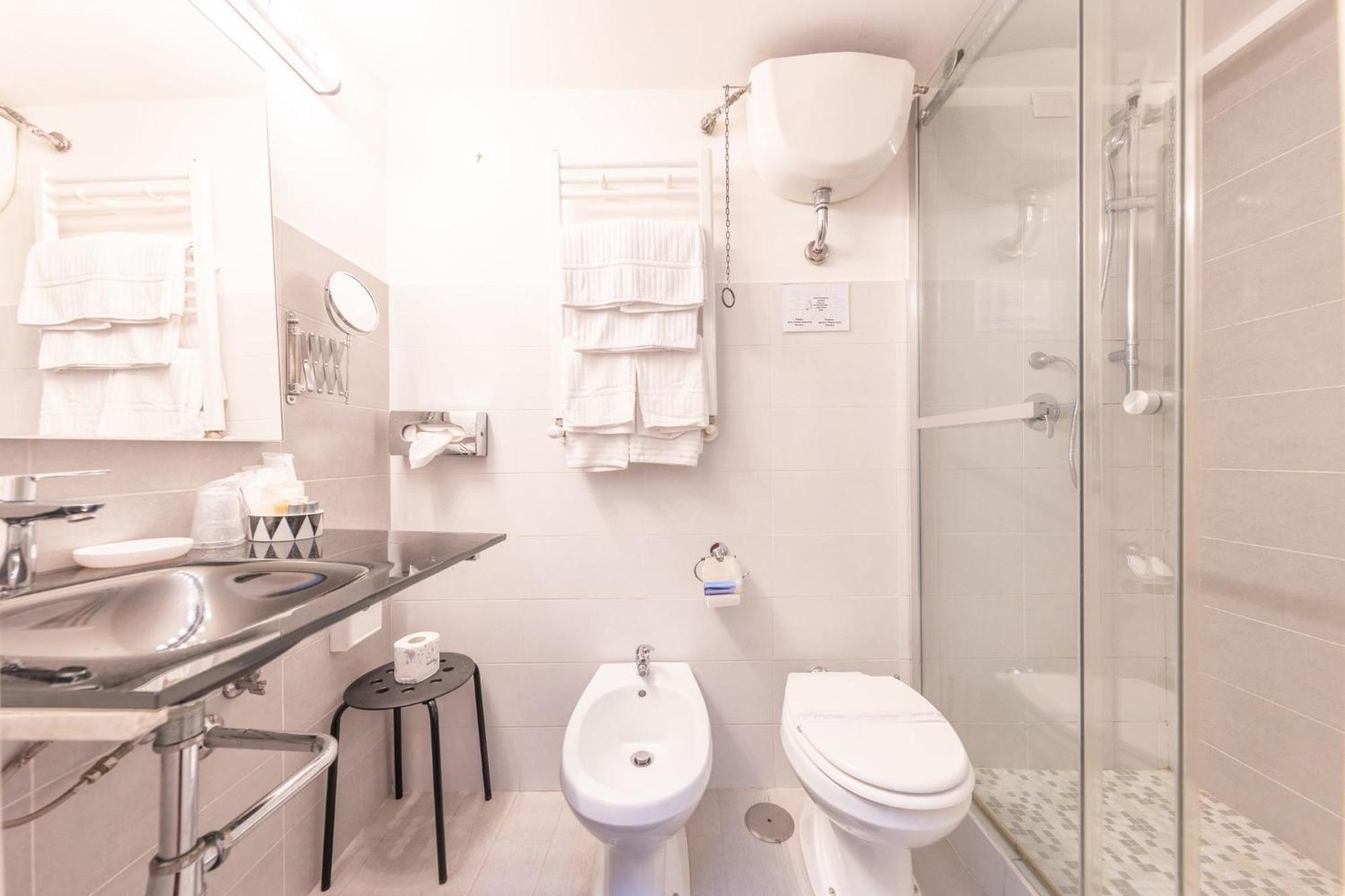 Room In Bb - Skylight Double Room In History House ローマ エクステリア 写真