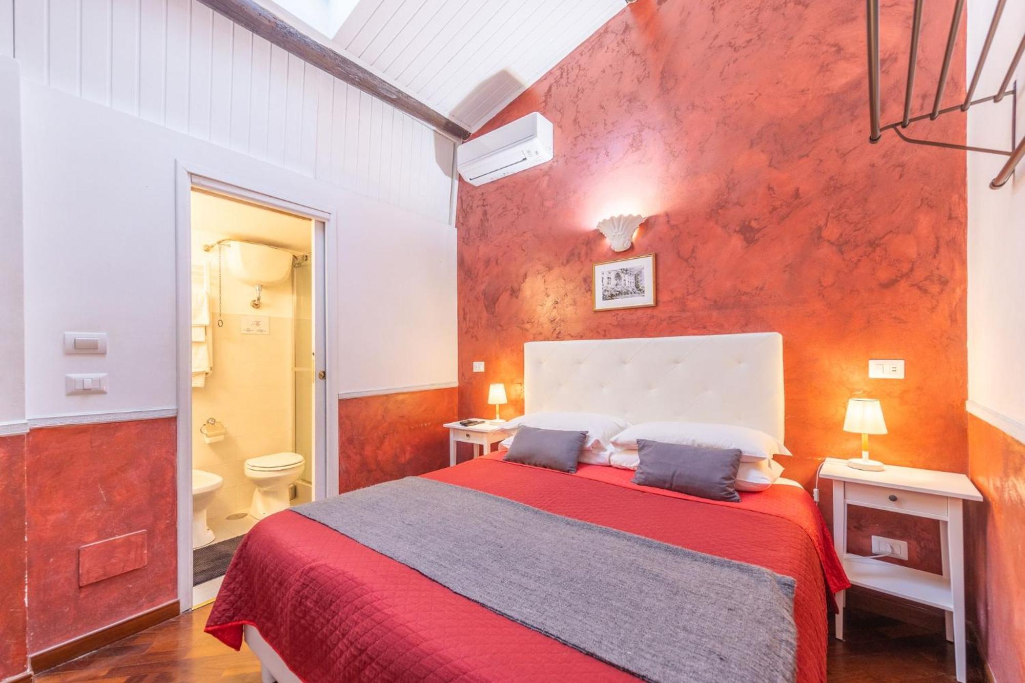 Room In Bb - Skylight Double Room In History House ローマ エクステリア 写真